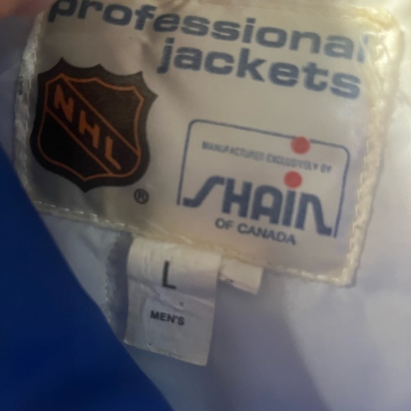 Vintage (~1980) Toronto Maple leafs Bomber Jacket - Picture 4 of 13